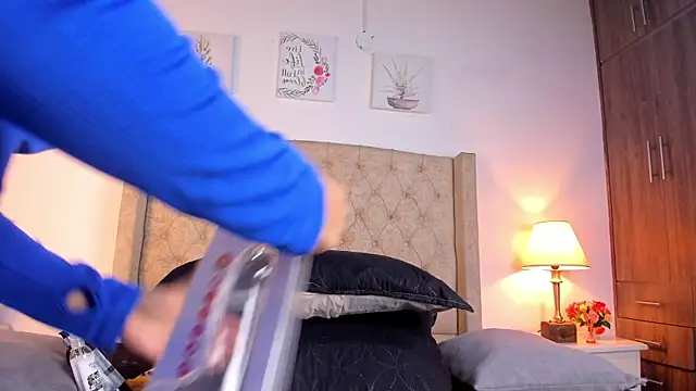 Snapshot of allisson_m chatting on 04-14-26, 12:10 allisson m online show from 04-14-26, 12:10