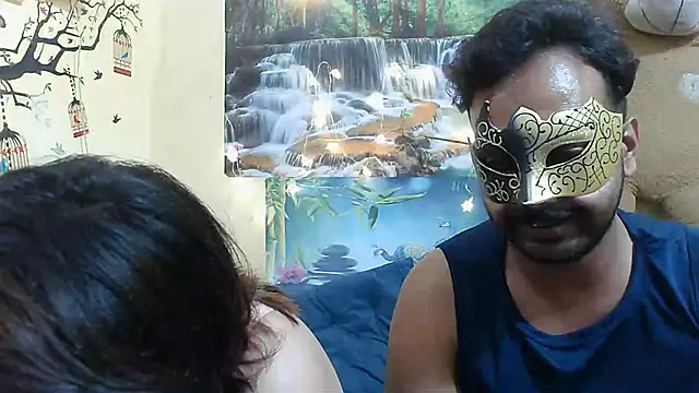 Snapshot of Cutehornycouples chatting on 12-24-24, 07:00 Cutehornycouples online show from 12-24-24, 07:00