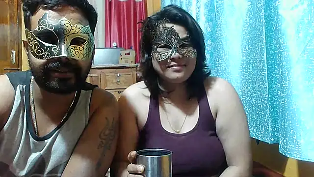 Snapshot of Cutehornycouples chatting on 02-19-25, 06:32 Cutehornycouples online show from 02-19-25, 06:32