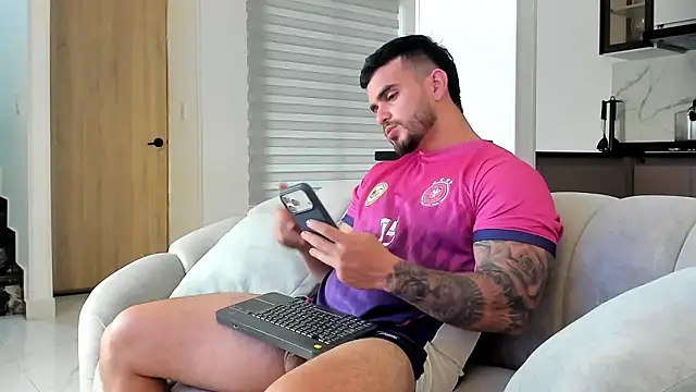 Ricardogo19 online show from 01-12-26, 09:41