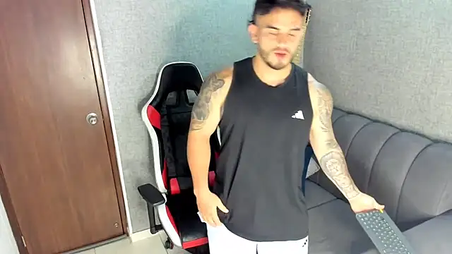 Ricardogo19 online show from 10-19-25, 05:48