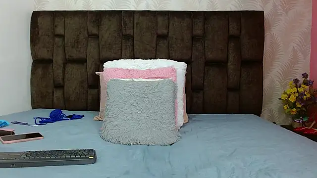 JuanitaDelMar online show from 10-17-25, 07:22