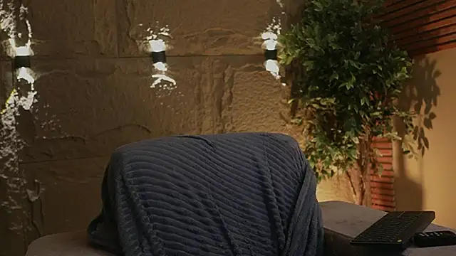 Logan Varela online show from 11-10-25, 01:27