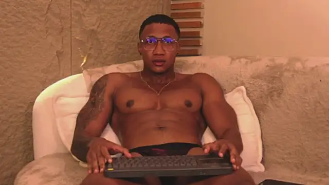 Snapshot of Logan_Varela chatting on 03-18-25, 04:51 Logan Varela online show from 03-18-25, 04:51