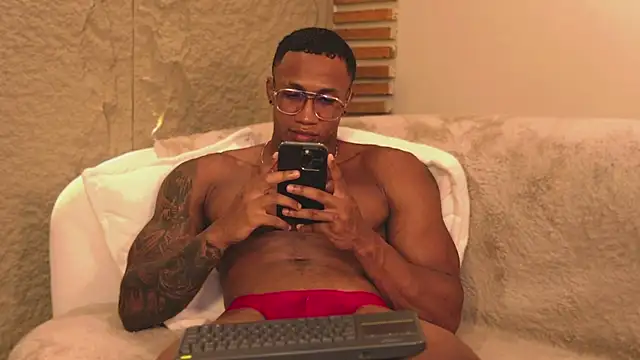 Snapshot of Logan_Varela chatting on 03-19-25, 02:05 Logan Varela online show from 03-19-25, 02:05