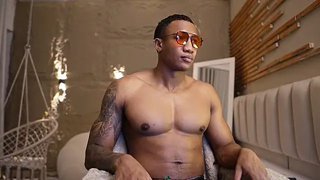 Logan Varela online show from 04-04-26, 04:46