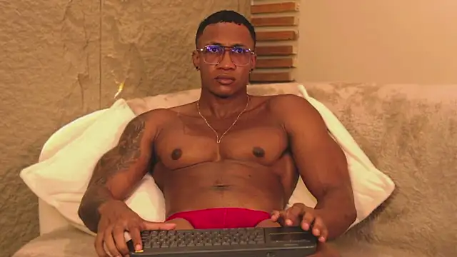 Snapshot of Logan_Varela chatting on 03-18-25, 10:58 Logan Varela online show from 03-18-25, 10:58
