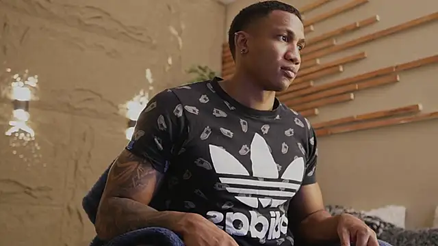 Logan Varela online show from 02-11-26, 04:07