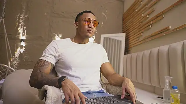 Logan Varela online show from 03-29-26, 03:13