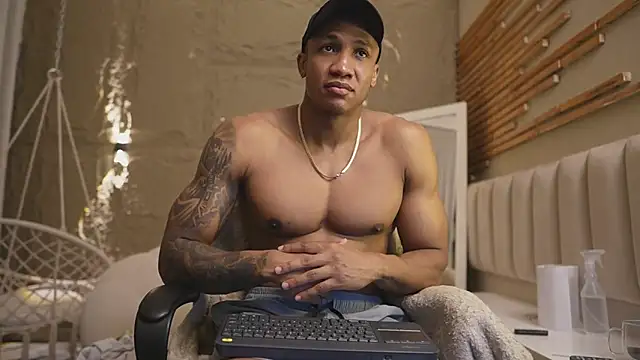 Logan Varela online show from 04-05-26, 02:13