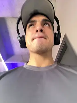 Snapshot of Big_ValentinHunk chatting on 03-21-25, 03:13 Big ValentinHunk online show from 03-21-25, 03:13