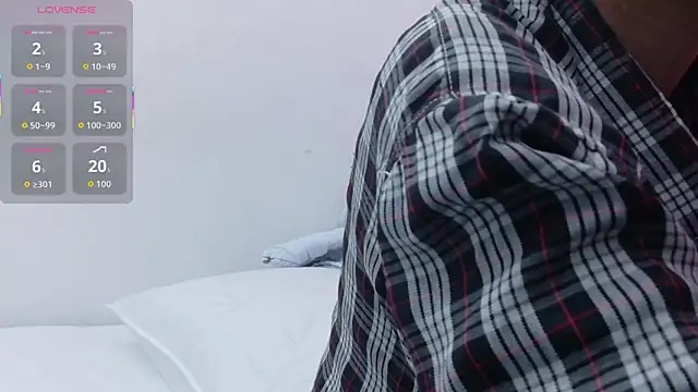 yourcuteneighbourr online show from 10-29-25, 03:16