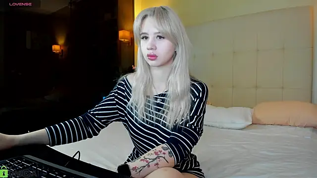 Snapshot of Valerie_Woods chatting on 02-23-26, 12:56 Valerie Woods online show from 02-23-26, 12:56