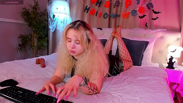 Valerie Woods online show from 11-02-25, 01:10