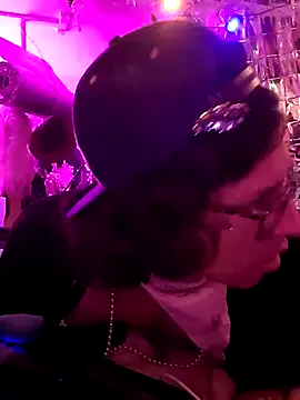 gurlnips online show from 03-20-25, 01:37