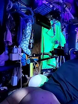 gurlnips online show from 03-27-26, 01:36