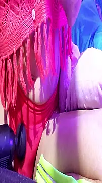 gurlnips online show from 10-31-25, 07:54