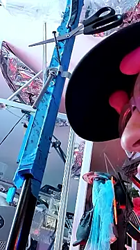 gurlnips online show from 11-11-25, 04:02