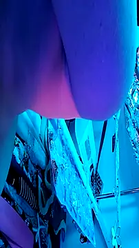 gurlnips online show from 11-12-25, 06:17