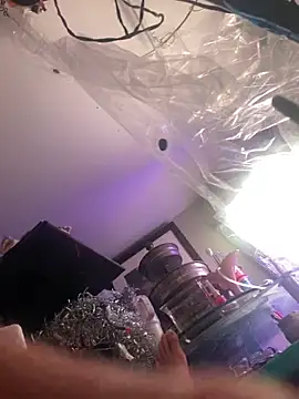 gurlnips online show from 12-04-25, 11:26