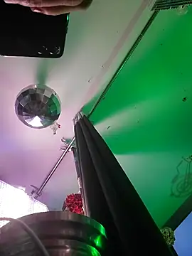 gurlnips online show from 01-15-26, 01:31