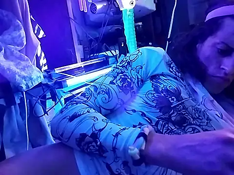 gurlnips online show from 03-11-26, 12:10