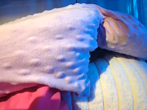 gurlnips online show from 10-29-25, 08:46