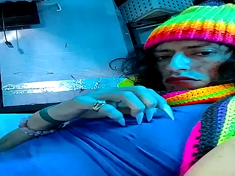 gurlnips online show from 10-31-25, 05:59