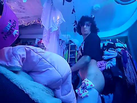 gurlnips online show from 03-11-25, 04:08