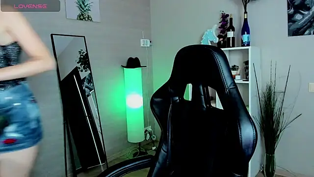Mermaid N online show from 10-10-25, 01:50