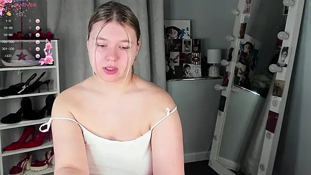 Rebecca Kelly online show from 02-06-26, 02:40