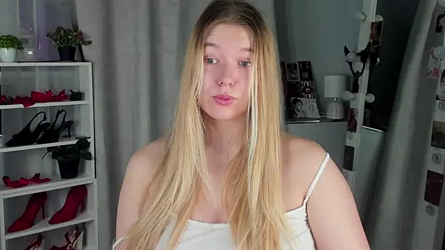 Rebecca Kelly online show from 10-18-25, 02:13