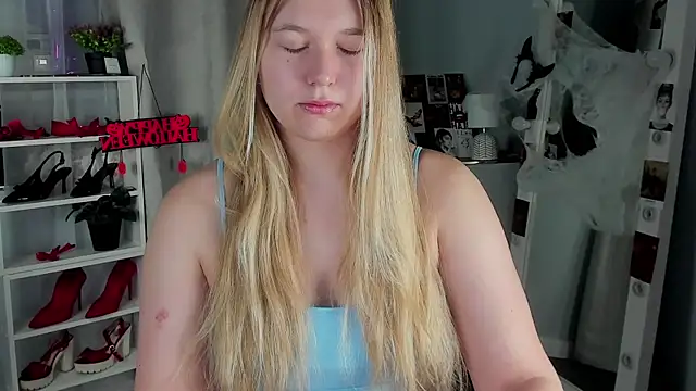 Rebecca Kelly online show from 10-28-25, 01:50