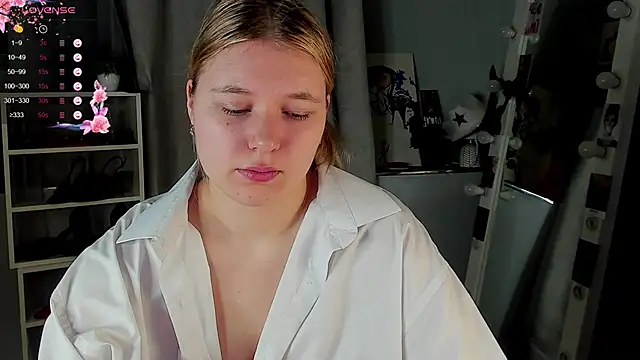 Rebecca Kelly online show from 12-23-25, 02:33