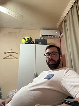 Snapshot of Moralesfiun chatting on 05-22-26, 11:14 Moralesfiun online show from 05-22-26, 11:14