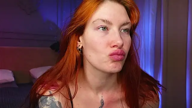 Snapshot of Liv_Fay chatting on 02-26-26, 03:45 Liv Fay online show from 02-26-26, 03:45