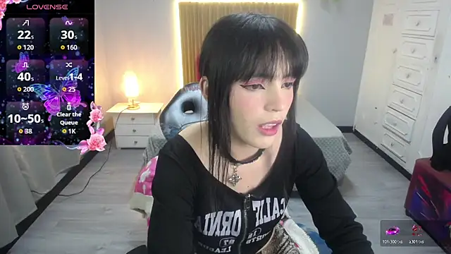 Snapshot of sailor_moon07 chatting on 12-20-25, 04:26 sailor moon07 online show from 12-20-25, 04:26