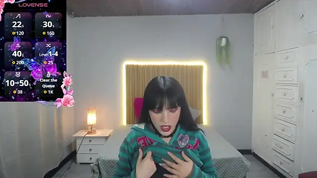 Snapshot of sailor_moon07 chatting on 12-19-25, 03:32 sailor moon07 online show from 12-19-25, 03:32