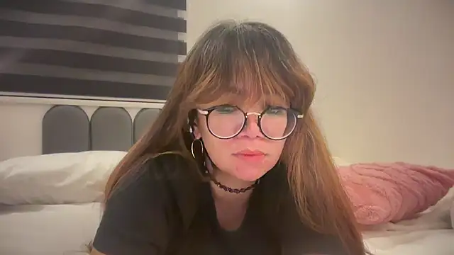 Snapshot of Pinkyrose111 chatting on 05-15-26, 03:48 Pinkyrose111 online show from 05-15-26, 03:48