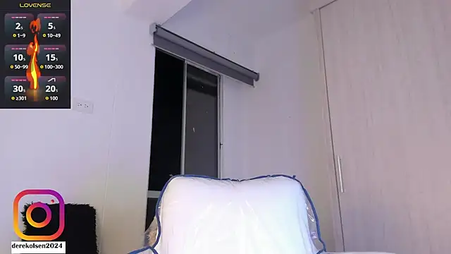 Snapshot of DerekOlsen chatting on 05-25-26, 12:21 DerekOlsen online show from 05-25-26, 12:21