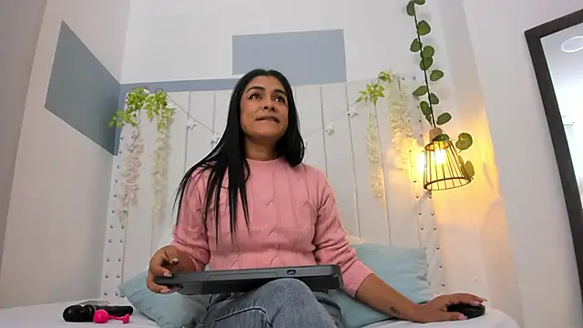 hannah gray online show from 12-05-25, 11:09