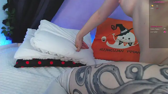 Scarlettsrorm online show from 10-16-25, 05:16