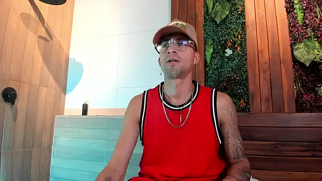 Snapshot of DrakeNeumann chatting on 08-03-26, 03:47 DrakeNeumann online show from 08-03-26, 03:47