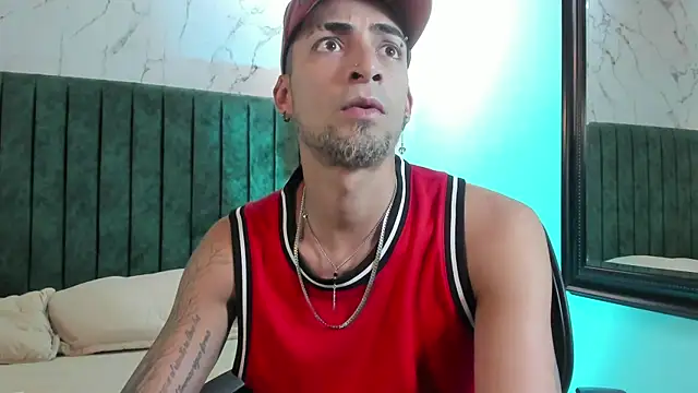 Snapshot of DrakeNeumann chatting on 08-07-26, 03:45 DrakeNeumann online show from 08-07-26, 03:45
