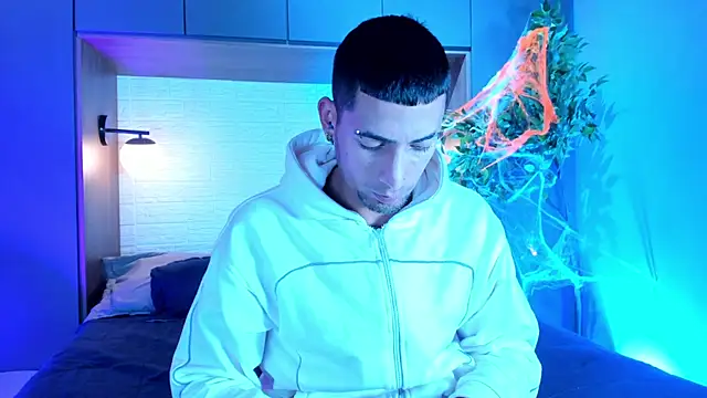 DrakeNeumann online show from 11-08-25, 03:43