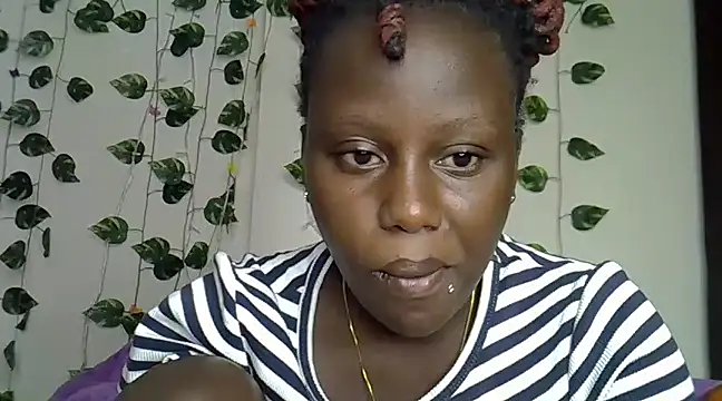 Snapshot of sexybree_ chatting on 02-21-25, 03:32 sexybree online show from 02-21-25, 03:32
