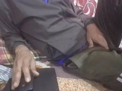 Bangingchick online show from 12-18-25, 08:08