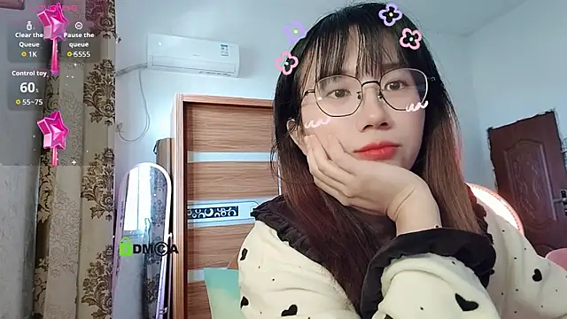 Snapshot of Lili_666 chatting on 01-13-26, 02:15 Lili 666 online show from 01-13-26, 02:15