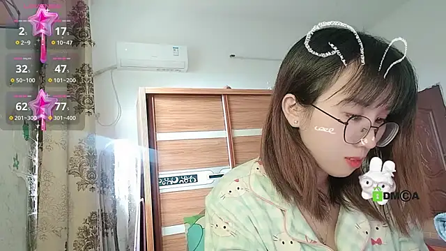 Snapshot of Lili_666 chatting on 10-31-25, 01:46 Lili 666 online show from 10-31-25, 01:46