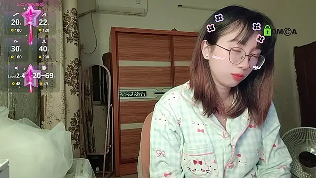 Snapshot of Lili_666 chatting on 12-18-25, 06:45 Lili 666 online show from 12-18-25, 06:45